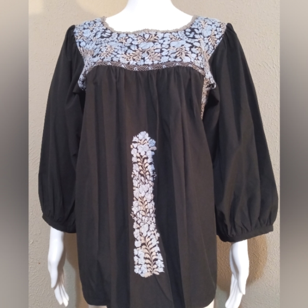 Mi Golondrina 3/4 Sleeve Embroidered Blouse